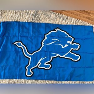 Like New Detroit Lions 3x5 Fan Flag.  All poly.  NFL Licensed.   Smoke free home